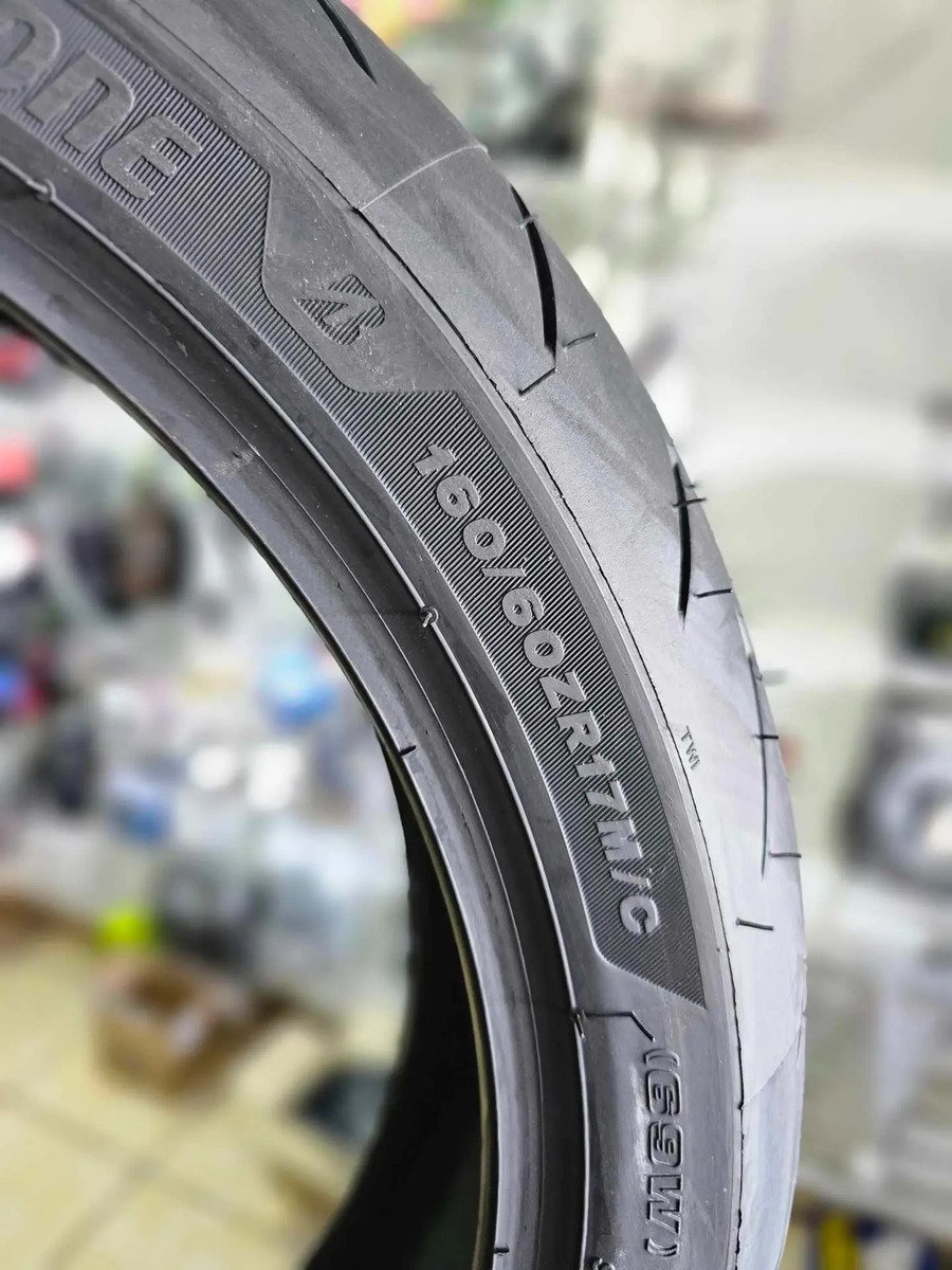 Llanta Bridgestone S23 160/60zr17 69w Kawasaki 400 - Imagen 3