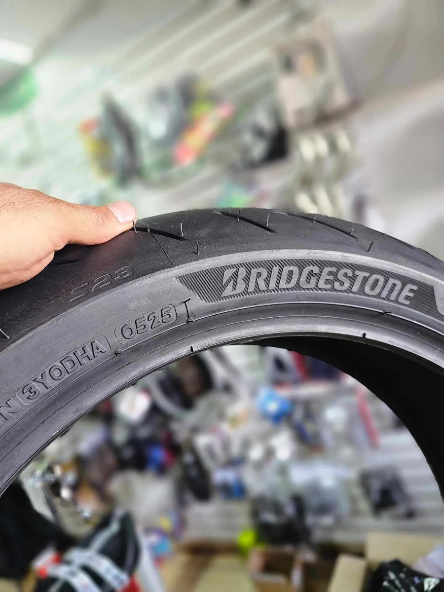 Llanta Bridgestone S23 160/60zr17 69w Kawasaki 400 - Imagen 4