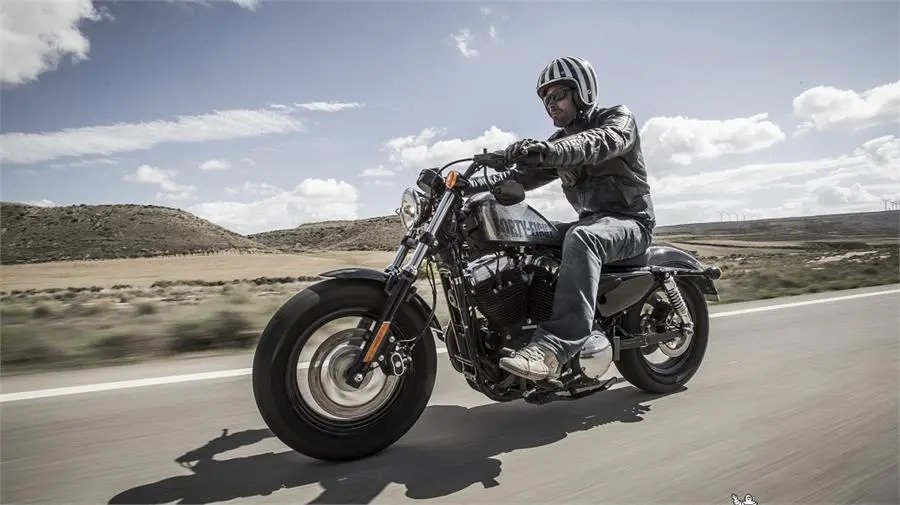 Llanta Choper 130/90 B16 Scorcher 31 Michelin - Imagen 3