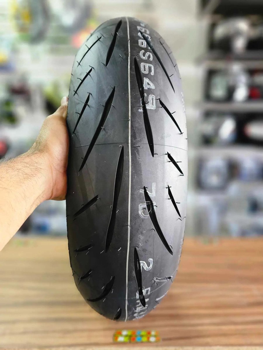 Llanta Bridgestone S23 160/60zr17 69w Kawasaki 400 - Imagen 2